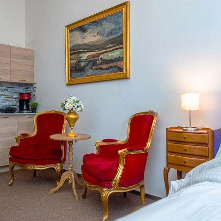 Апартаменты Bank Invest Apartmens - Old Town Прага Экстерьер фото