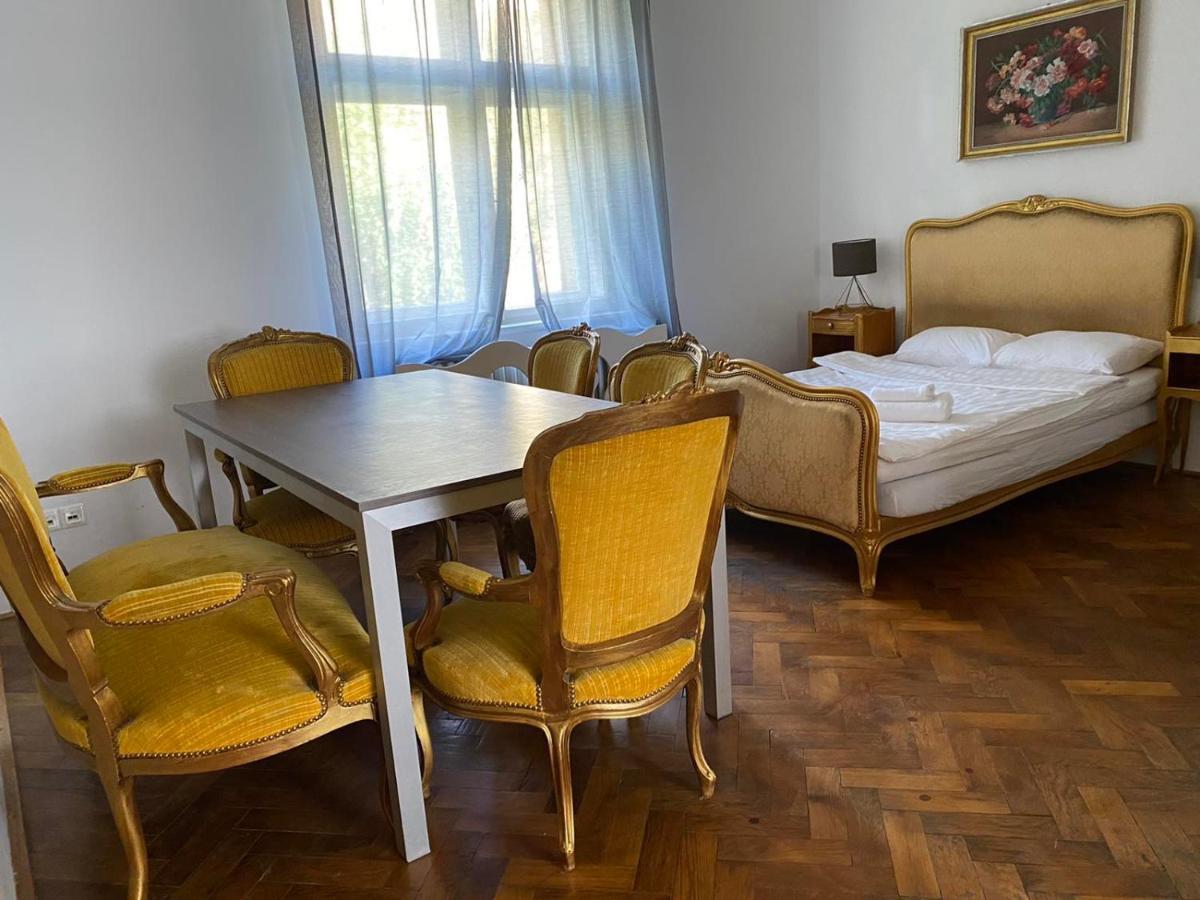 Апартаменты Bank Invest Apartmens - Old Town Прага Экстерьер фото